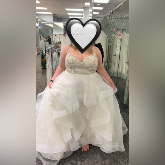 David’s Bridal Wedding Dress💍Plus size!24W Beaded bodice w/ tiered skirt- Ivory - Picture 7 of 8
